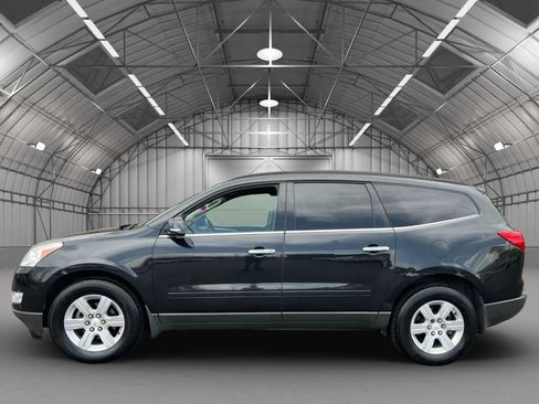 Used 2011 Chevrolet Traverse LT image 1