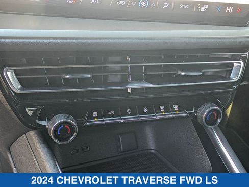 Used 2024 Chevrolet Traverse LS image 27