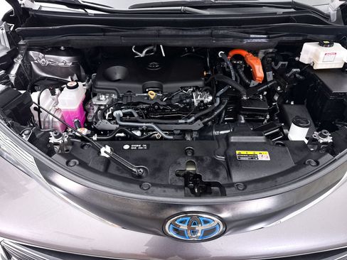 Used 2023 Toyota Sienna XLE w/ XLE Plus Package AWD/4WD image 9