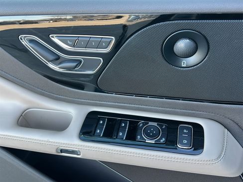 Used 2023 Lincoln Aviator Reserve w/ Equipment Group 201A image 26