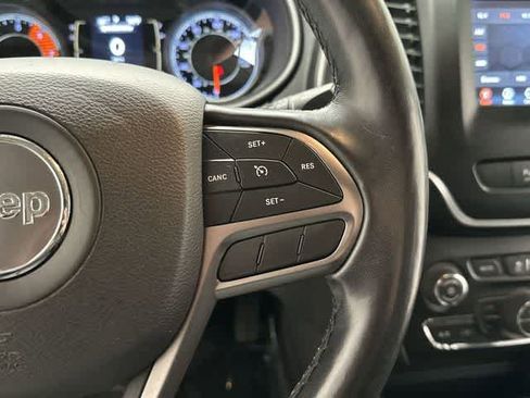 Used 2020 Jeep Cherokee Latitude Plus w/ Comfort/Convenience Group AWD/4WD image 10