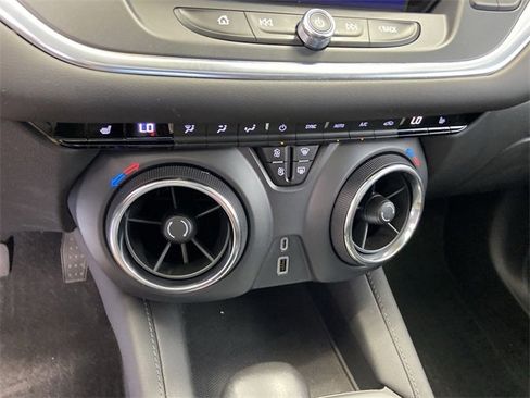 Used 2022 Chevrolet Blazer LT image 27