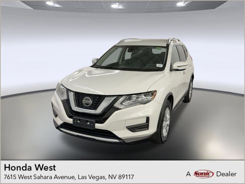 Used 2019 Nissan Rogue SV image 1
