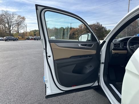 New 2026 Volkswagen Atlas Cross Sport SE image 11