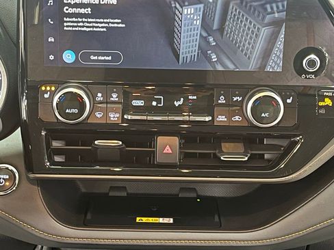 Used 2023 Toyota Highlander Bronze Edition image 24