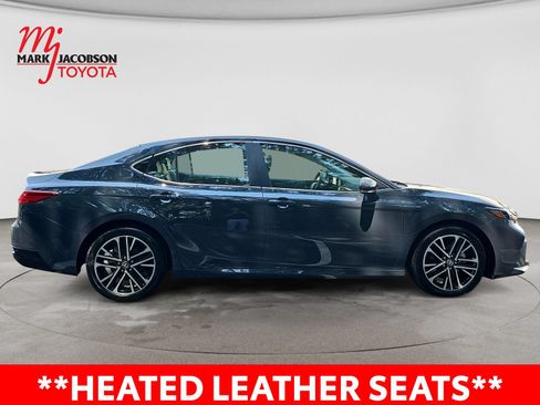 Used 2025 Toyota Camry XLE FWD image 7