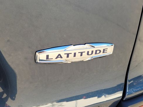 Used 2019 Jeep Cherokee Latitude w/ Popular Appearance Group image 25