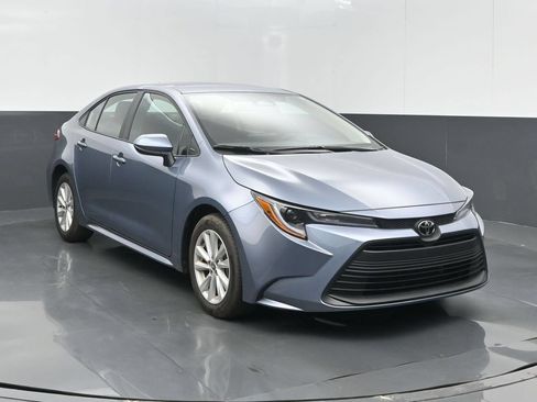 Used 2026 Toyota Corolla LE w/ LE Premium Package FWD image 3