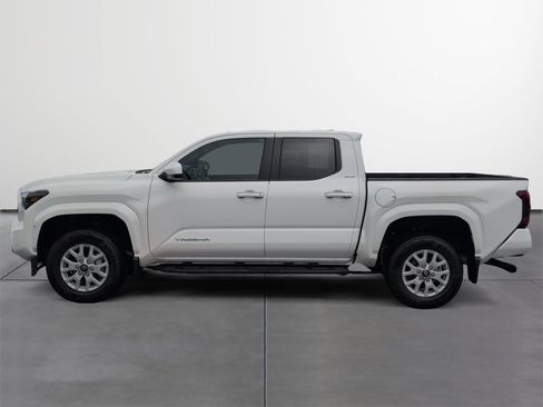 Certified 2025 Toyota Tacoma SR5 AWD/4WD image 3