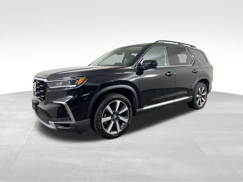 Used 2024 Honda Pilot Touring image 2