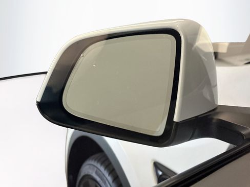 Used 2022 Tesla Model Y Long Range AWD/4WD image 16