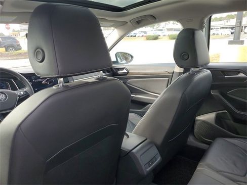 Used 2021 Volkswagen Jetta SEL Premium image 11