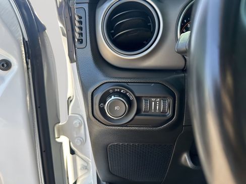 Used 2022 Jeep Wrangler Unlimited Sport AWD/4WD image 29