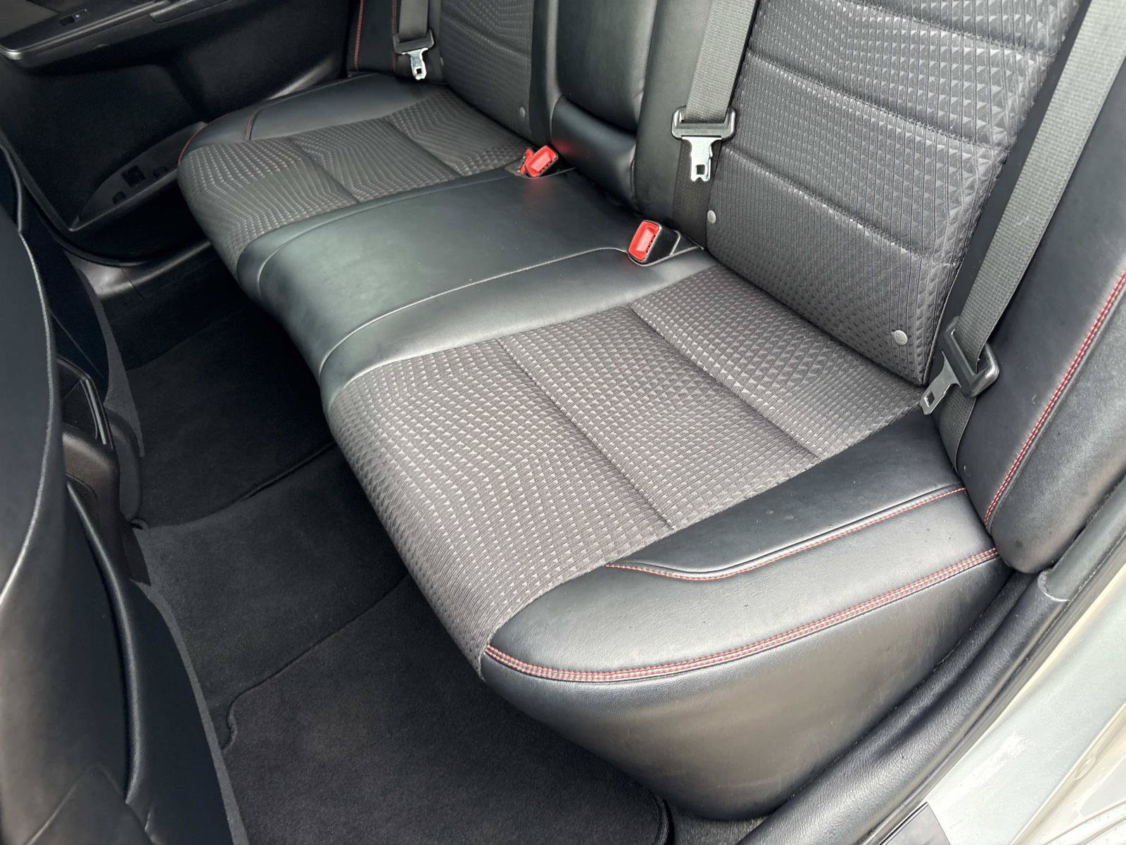 Used 2015 Toyota Camry SE w/ Moonroof Package FWD image 12