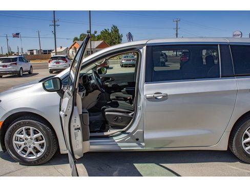 Used 2023 Chrysler Voyager LX FWD image 27