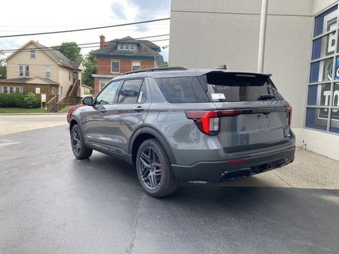 New 2026 Ford Explorer ST-Line w/ ST-Line Street Pack AWD/4WD image 4