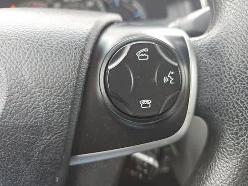 Used 2014 Toyota Camry L image 16
