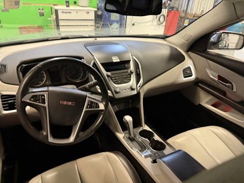 Used 2011 GMC Terrain SLT image 17