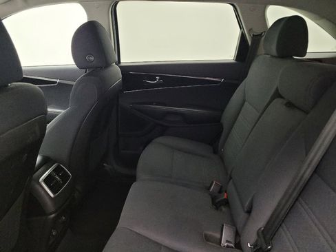 Used 2020 Kia Sorento AWD V6 image 18