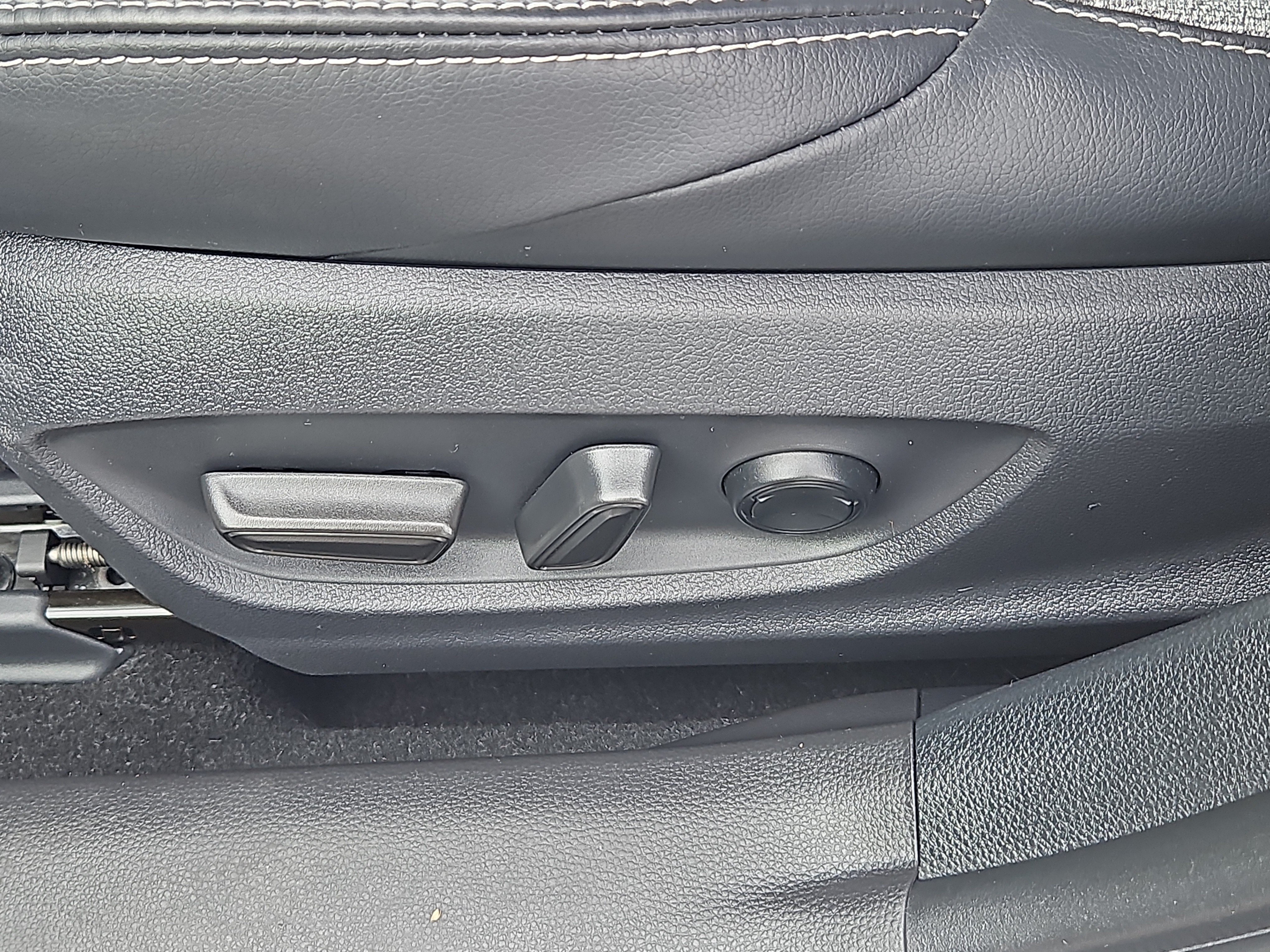 Used 2021 Toyota Corolla XSE FWD image 11