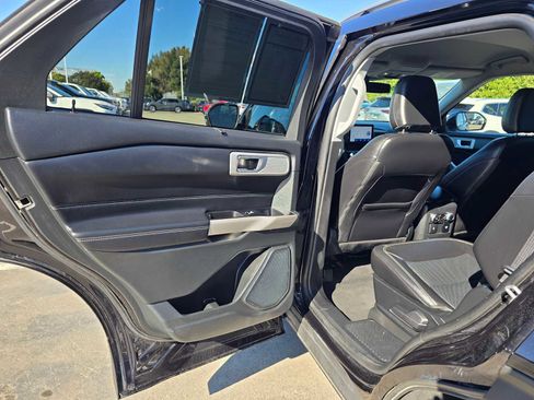 Used 2023 Ford Explorer Limited w/ Equipment Group 301A image 17