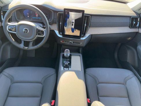 Used 2025 Volvo XC90 B6 Plus image 13