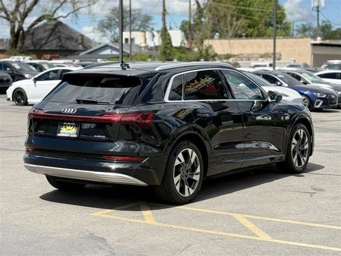 Used 2021 Audi e-tron Premium AWD/4WD image 7