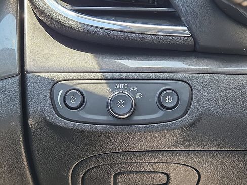 Used 2018 Buick Encore Essence FWD image 24