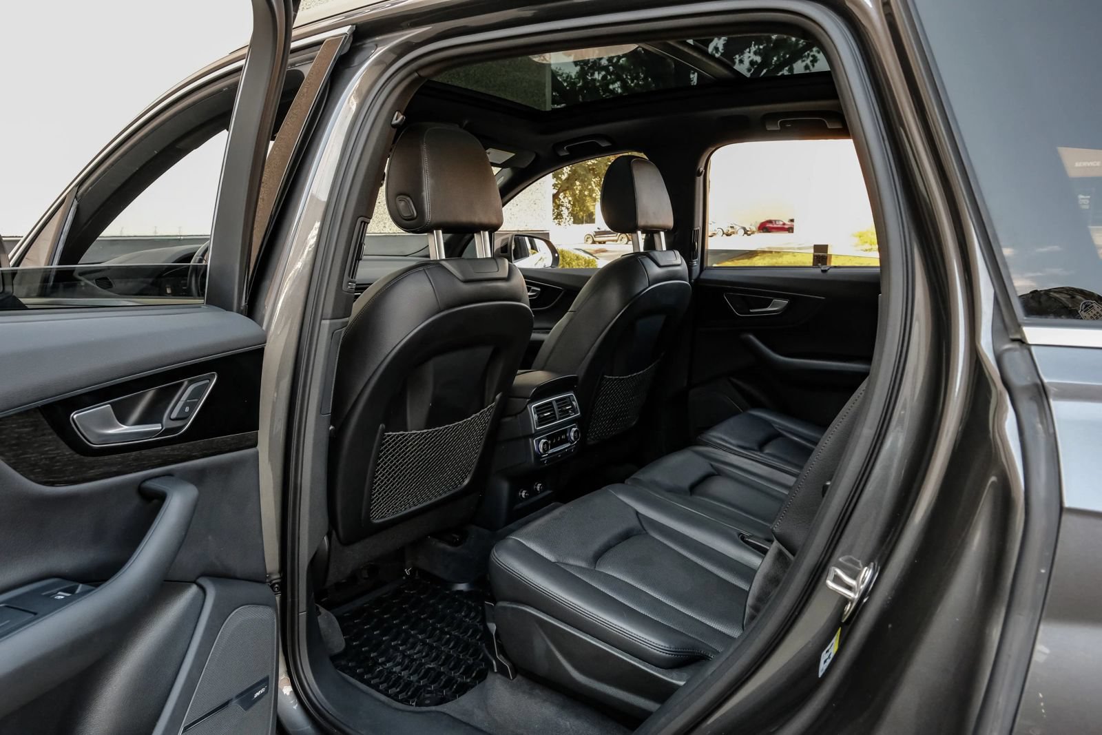 Used 2018 Audi Q7 3.0T Prestige w/ Prestige Package AWD/4WD image 43