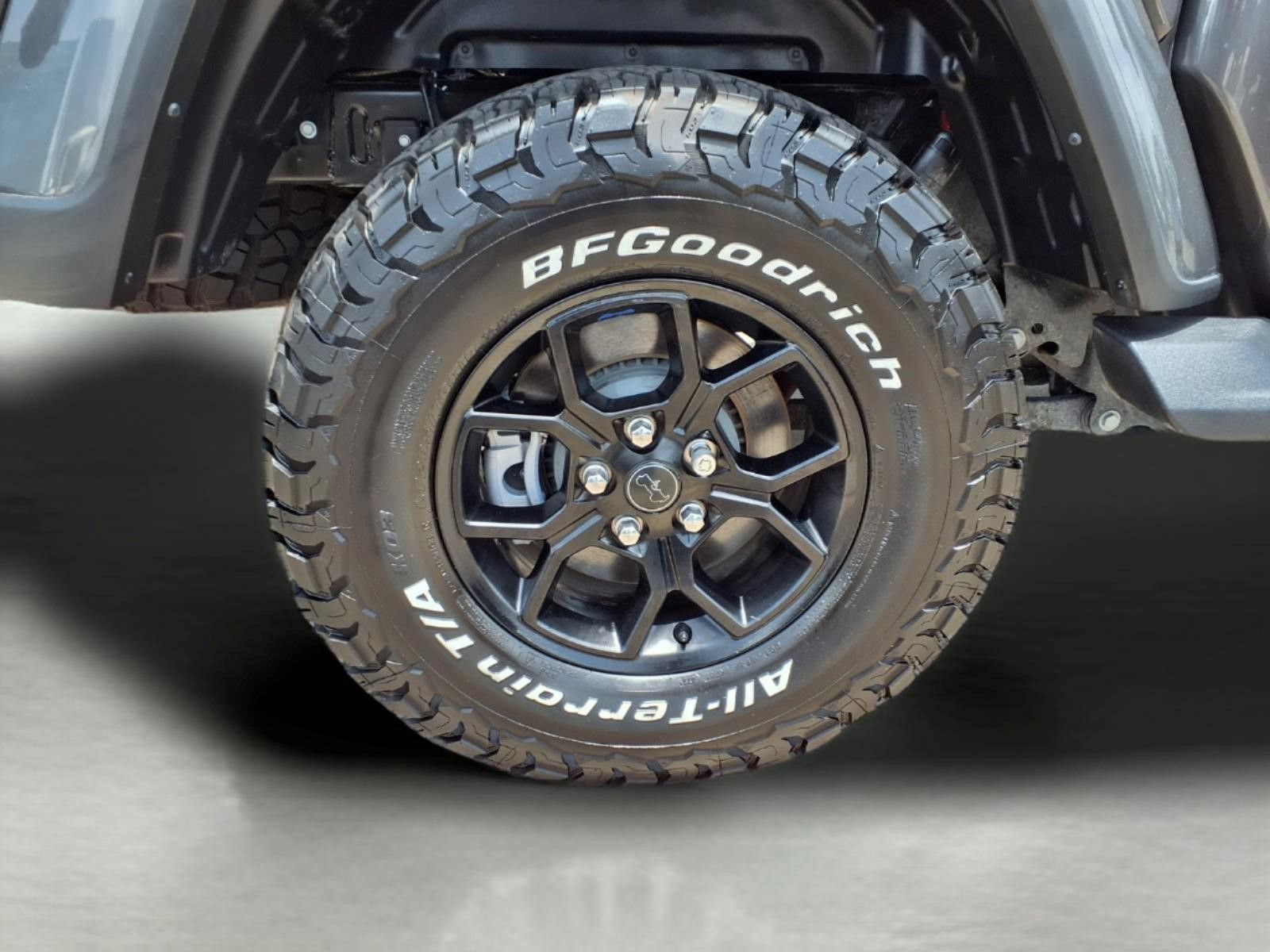 Used 2025 Jeep Gladiator Sport AWD/4WD image 9