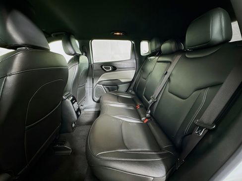 Used 2025 Jeep Compass Limited image 26