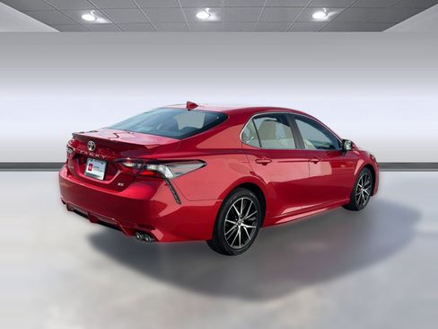 Used 2024 Toyota Camry SE FWD image 9