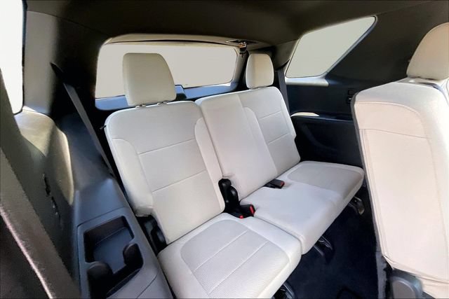 Used 2023 Chevrolet Traverse LS FWD image 18