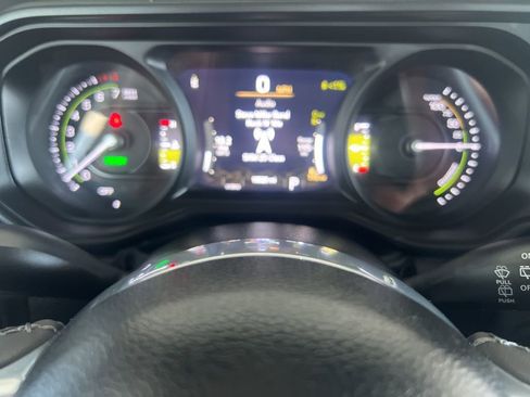 Used 2025 Jeep Wrangler Unlimited Sahara AWD/4WD image 47