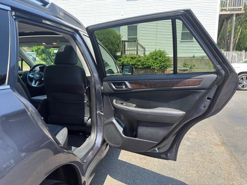 Used 2016 Subaru Outback 2.5i Limited AWD/4WD image 18