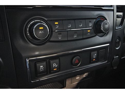 Used 2022 Nissan Titan SV AWD/4WD image 25