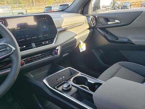 New 2026 Chevrolet Equinox LT w/ Convenience Package II image 21