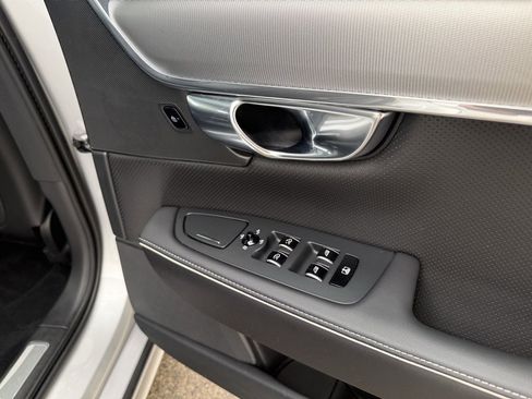 Used 2020 Volvo S90 T8 Inscription w/ Advanced Package image 35