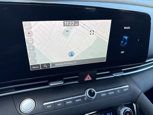 Used 2023 Hyundai Elantra SEL w/ Convenience Package image 5