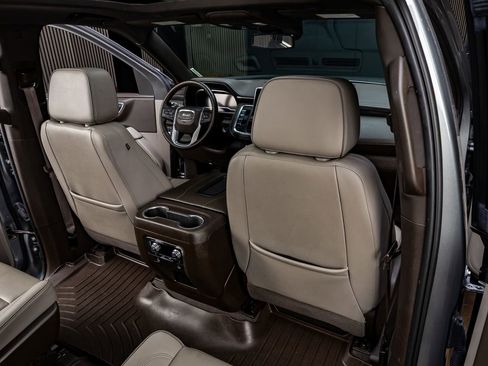 Used 2023 GMC Yukon XL SLT w/ SLT Premium Package image 32