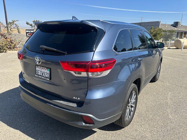 Used 2018 Toyota Highlander XLE w/ Carpet Mat Package (TMS) FWD image 9