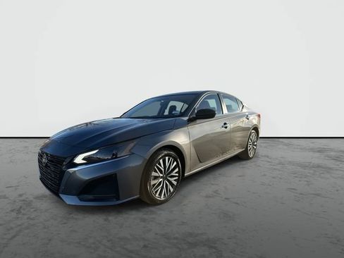 Used 2024 Nissan Altima 2.5 SV image 4