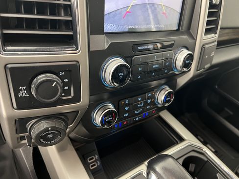 Used 2019 Ford F150 Lariat w/ Equipment Group 502A Luxury AWD/4WD image 31