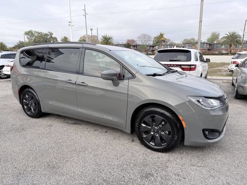 Used 2020 Chrysler Pacifica Limited w/ Quick Oder Package 2EV RED-S image 7