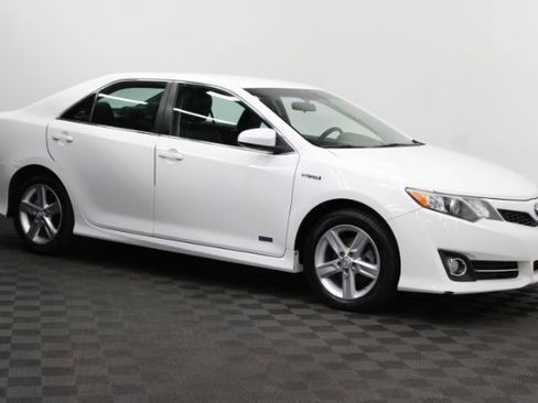 Used 2014 Toyota Camry SE image 1