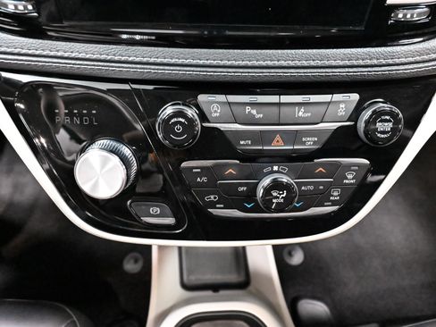 Used 2023 Chrysler Pacifica Touring-L w/ Uconnect Theater Family Group FWD image 51