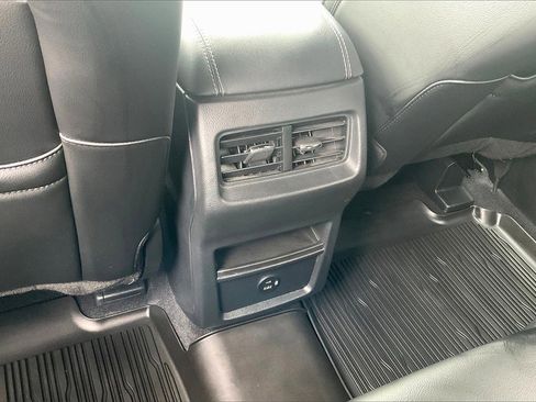 Used 2021 Ford Edge ST image 29