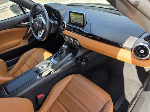 Used 2017 FIAT 124 Spider Lusso image 32