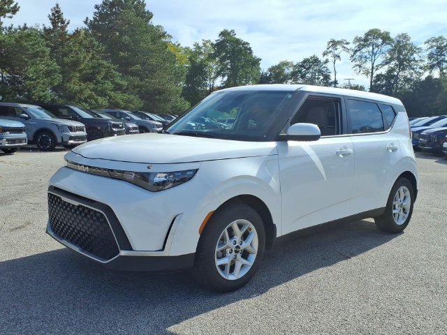 Certified 2025 Kia Soul LX w/ LX Technology Package FWD image 2