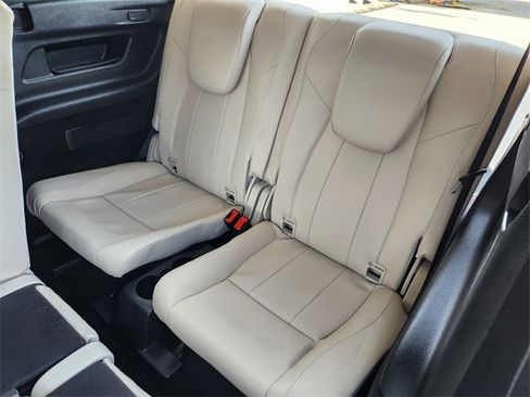 Used 2021 Mercedes-Benz GLB 250 image 32